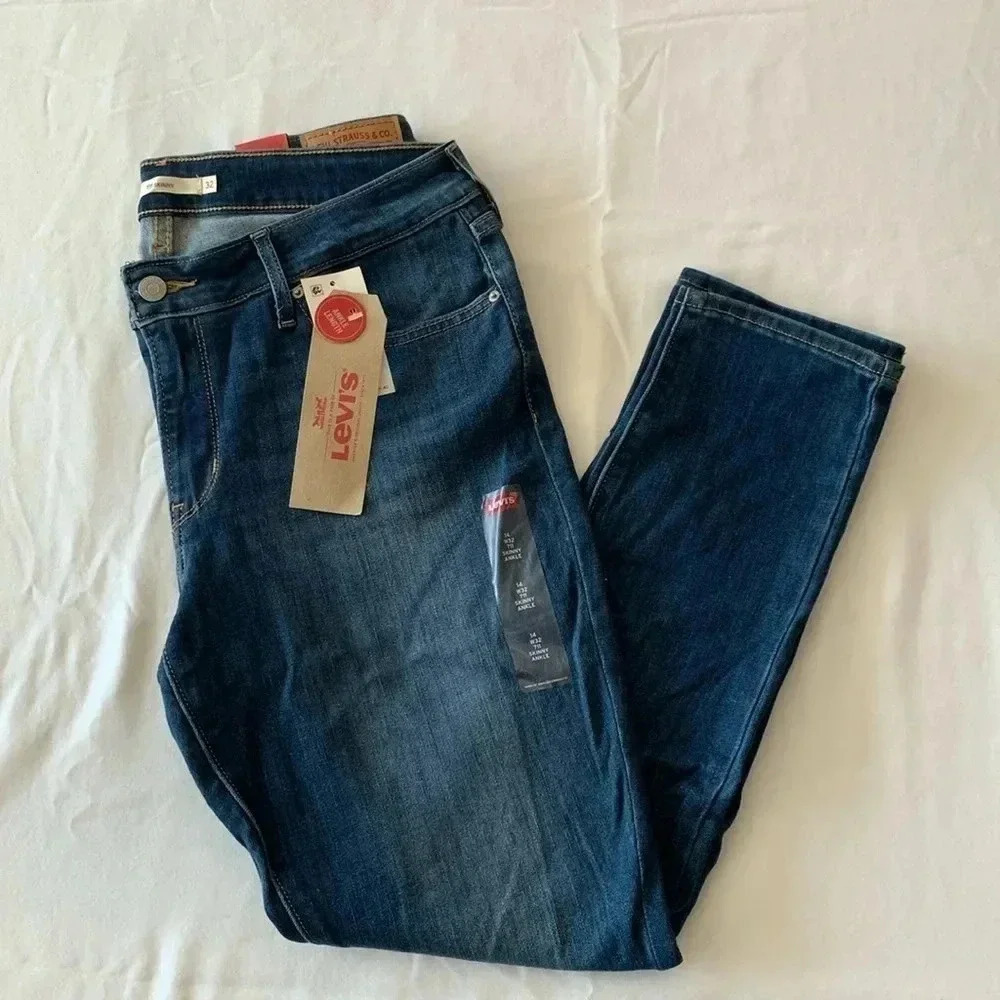 Levi’s women’s 711 High Rise Skinny Jeans Size 32 NWT
